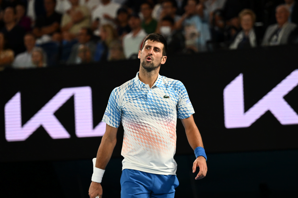 United Cup, Djokovic vince ma preoccupa un problema al polso