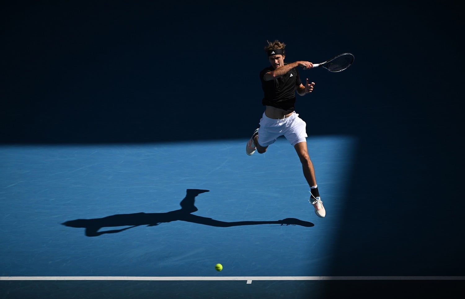 Alexander Zverev raggiunge Medvedev in semifinale: superato Alcaraz in quattro set