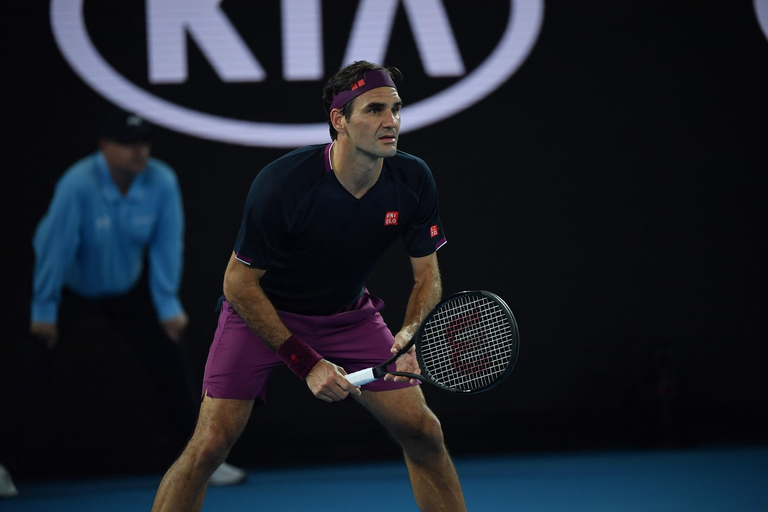 Un muro e una racchetta, tanto basta a Federer per incantare (VIDEO)