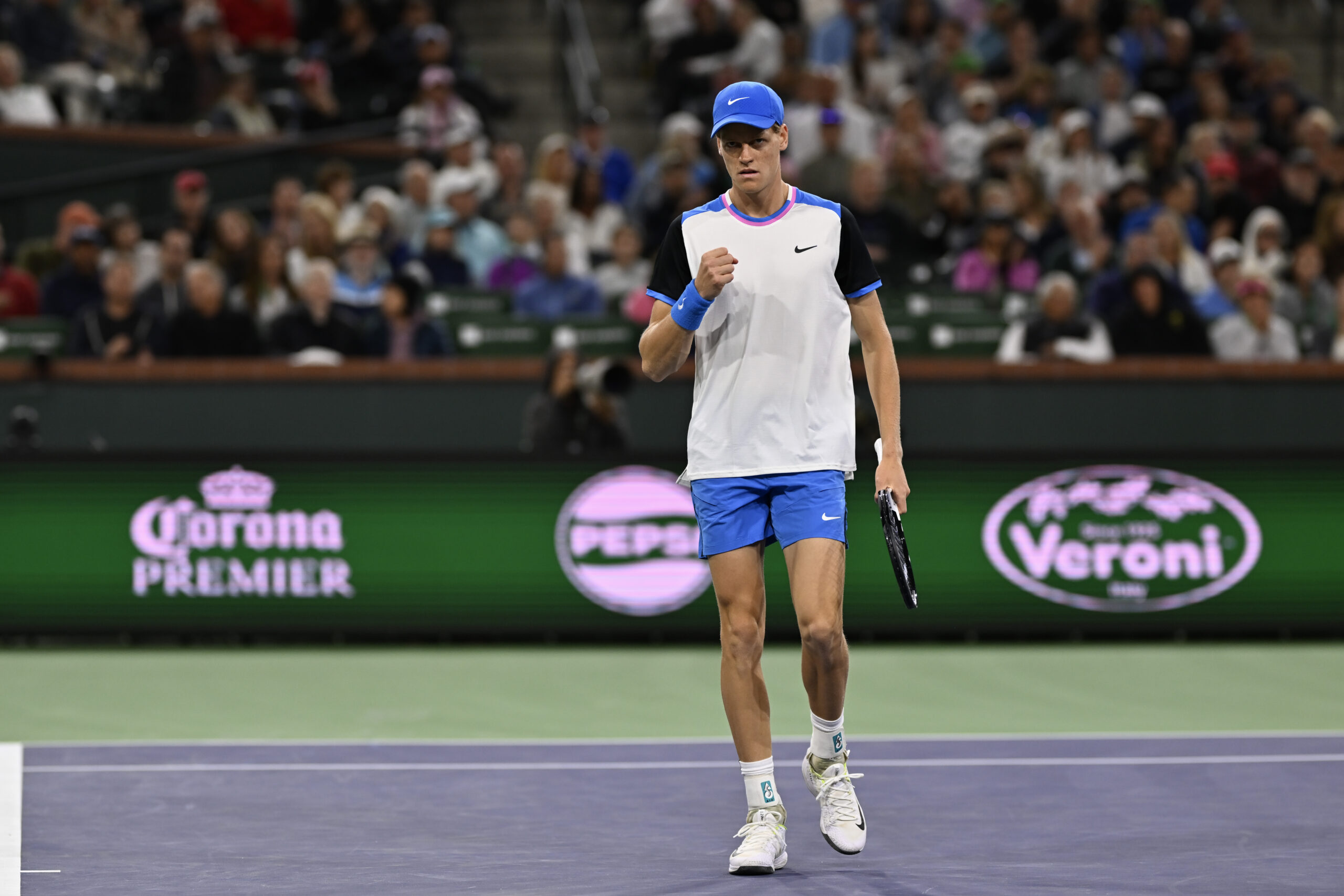 Sinner, passante a una mano alla Federer! (VIDEO)