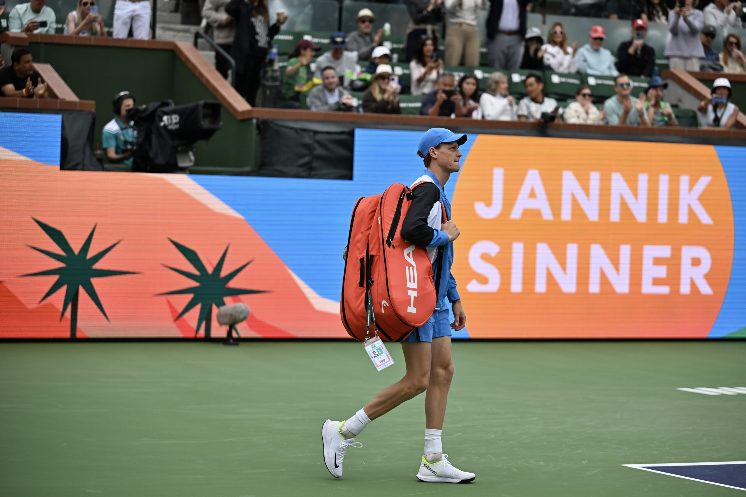 Miami Open, Sinner rassicura la ragazza che lo accompagna in campo (VIDEO)