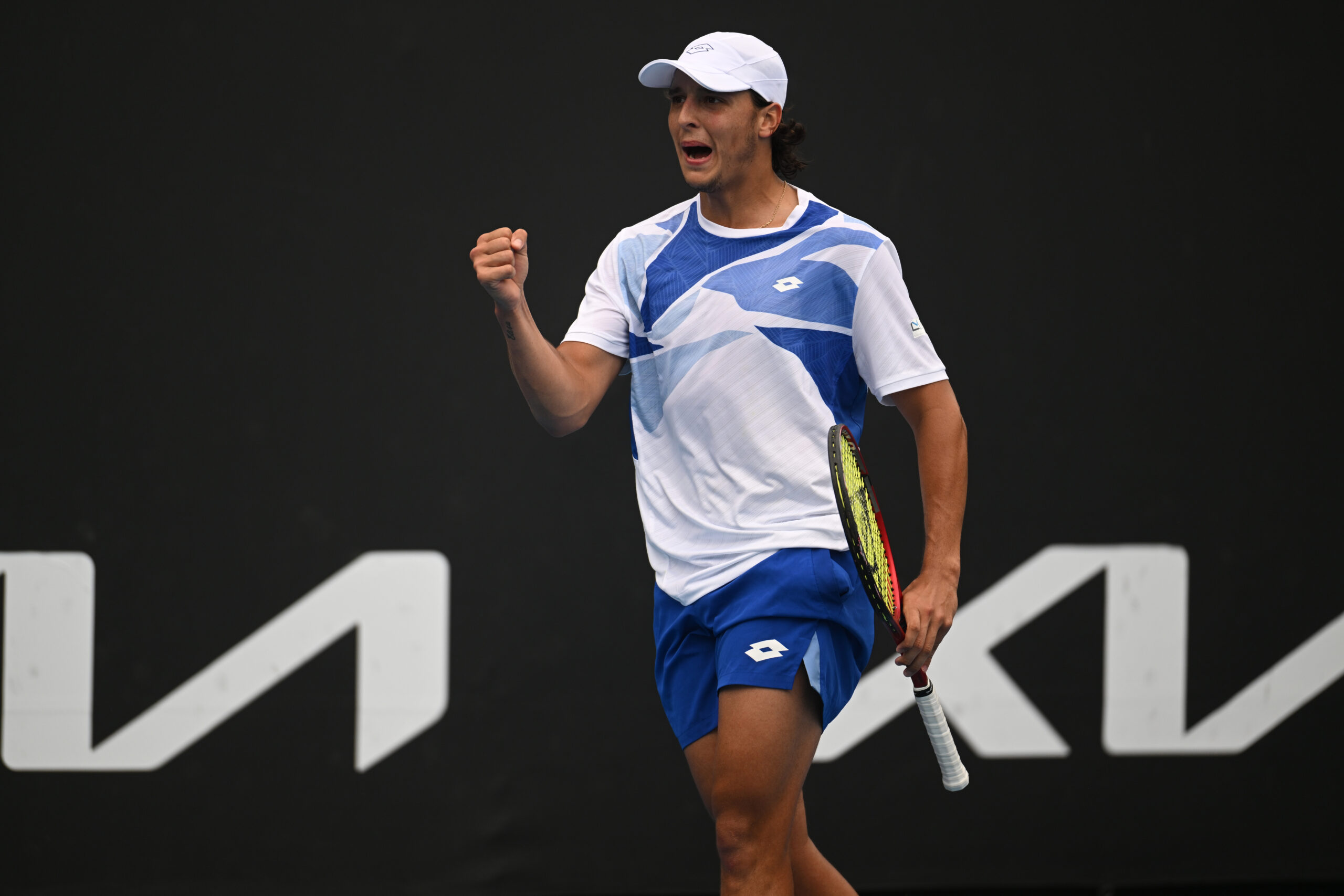 Luciano Darderi annulla tre match point e batte Kudla