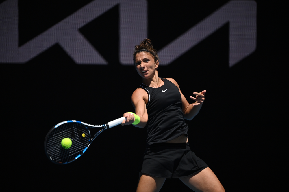 Impresa Errani a Madrid: sconfitta Wozniacki. Avanti Bronzetti, out Cocciaretto