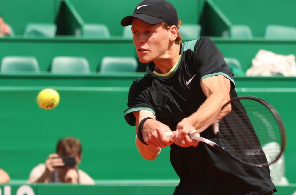Jannik Sinner va di corsa all’esordio a Parigi: superato Eubanks, ora Gasquet
