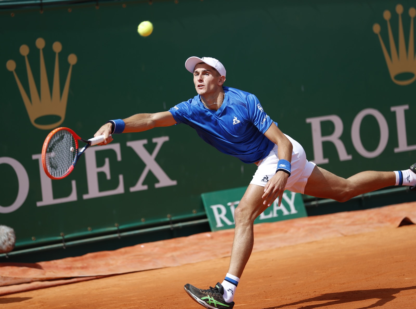 Fantastico Matteo Arnaldi: salva quattro match point e conquista il terzo turno a Barcellona