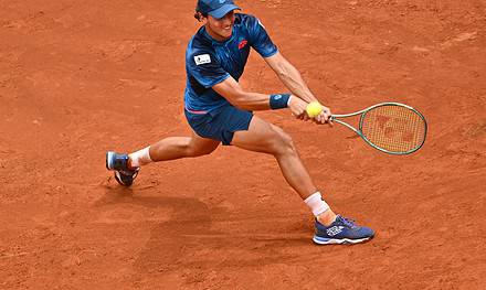 Luciano Darderi sbatte contro il muro di Zverev. Il tedesco vince in due set