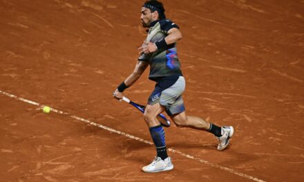 Fabio Fognini torna a vincere a Parigi. Out Bellucci al quinto set