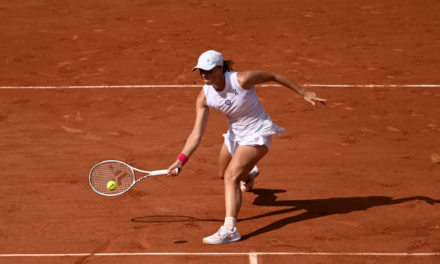 Swiatek vince il match del giorno con Osaka: gli highlights della sfida