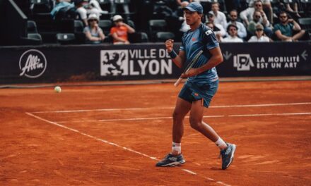 Luciano Darderi stacca il pass per i quarti a Lione