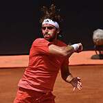 Tsitsipas si sblocca sul rosso: vittoria al tiebreak del terzo con Kypson