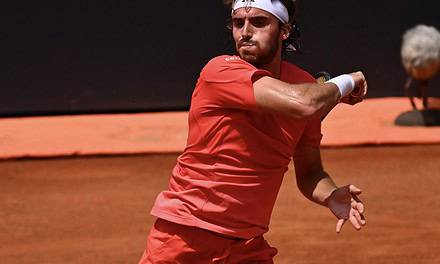 Stefanos Tsitsipas non lascia scampo a Fabio Fognini nei quarti a Gstaad
