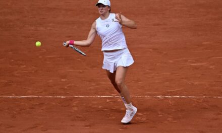 John McEnroe: “Sulla terra Swiatek si muove meglio anche di tanti tennisti uomini”