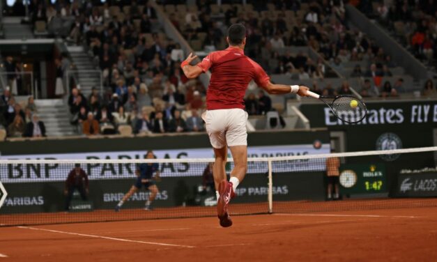 Forget bacchetta Djokovic: “Non può chiedere di chiudere il tetto perché gli conviene”