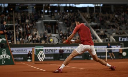 Djokovic, non è ancora il momento di cedere il trono: rimonta epica su Cerundolo e quarti a Parigi
