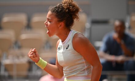 Eastbourne, Paolini avanza in semifinale. Cobolli out in rimonta
