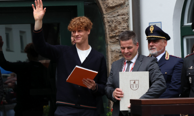 Sesto celebra il suo numero uno: le immagini più belle della festa per Sinner