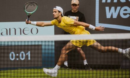 Musetti avanza in semifinale dopo il ritiro di Bublik a inizio terzo: derby con Berrettini a Stoccarda