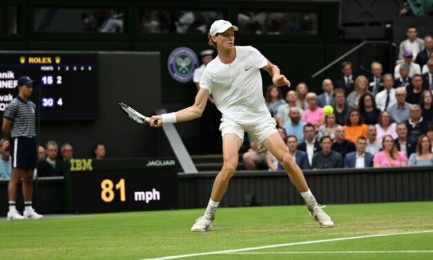 Sinner non vuole saperne di perdere il servizio: punto irreale contro Vukic (VIDEO)