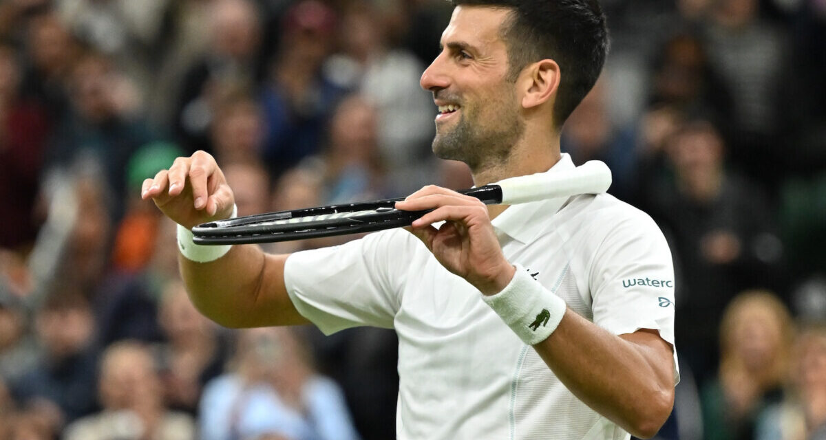 Lo show di Novak Djokovic sulla Rod Laver: polemica con il pubblico e vittoria su Machac