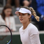 Nessuna stretta di mano tra Ostapenko e Kalinskaya, la lettone: “Anna chiama il fisioterapista per farti perdere il ritmo”