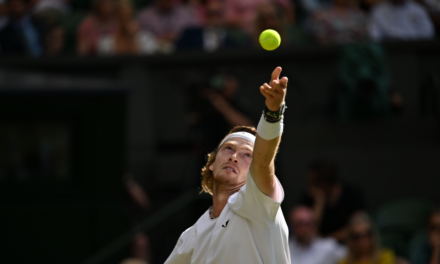 Wimbledon, un’altra sconfitta pesante per Rublev: il russo perde la testa