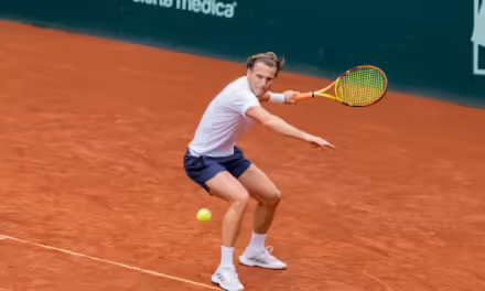 Dal calcio professionistico al tennis: Diego Forlan si fa strada nel tour ITF
