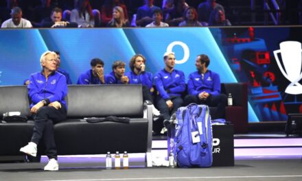 Medvedev lancia la racchetta e rischia la squalifica in Laver Cup