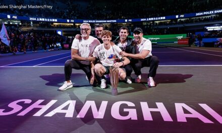 Sinner di un altro pianeta: batte Djokovic e trionfa anche a Shanghai