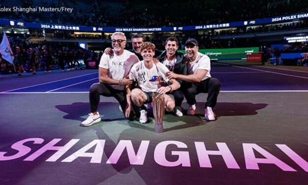 Sinner di un altro pianeta: batte Djokovic e trionfa anche a Shanghai