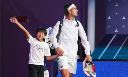 La frustazione di Atmane: la sua racchetta prende il volo