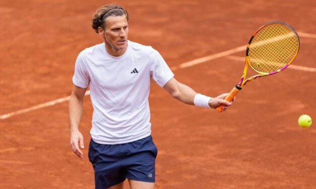 Diego Forlan debutterà nel tennis professionistico: giocherà il doppio con Coria
