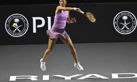 WTA Finals: Qinwen Zheng conquista la finale, sconfitta Krejcikova