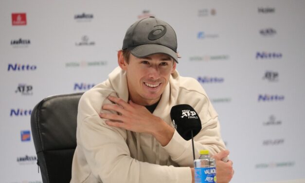 De Minaur: “Anche se mi ha preso a calci nel sedere 7 volte, Jannik è un ragazzo fantastico”