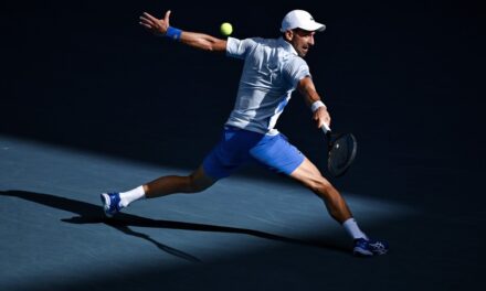 Djokovic batte agevolmente uno spento Machac: 17° ottavo in Australia