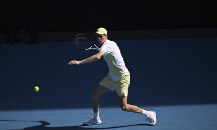 Jannik Sinner non fa sconti a Giron: vittoria in tre set e ottavi di finale conquistati