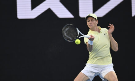 Australian Open, Sinner è avanti: il punto che è valso il primo set della finale