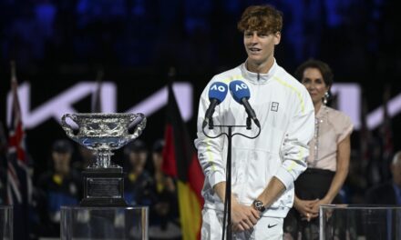 Jannik Sinner mantiene la promessa e lancia la sua Fondazione