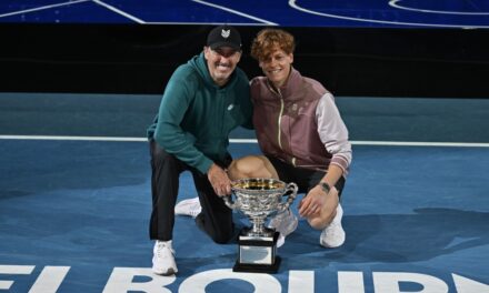 Sinner felicissimo per il rinnovo di Cahill: “Con lui mi sento al sicuro”