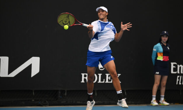Australian Open, Darderi si ritira nel secondo set: avanza Martinez