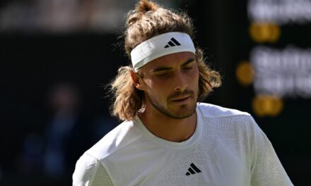 Tsitsipas, l’acheo in cerca di servizio