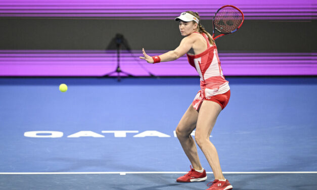 Polemiche a Riad: Elena Rybakina non posa nella premiazione con la Ceo della WTA