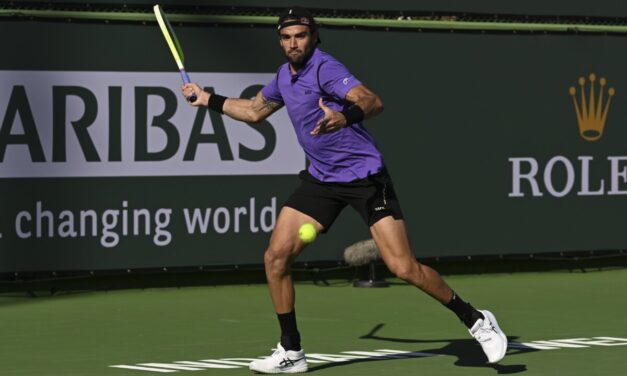 Matteo Berrettini saluta Indian Wells: Tsitsipas passa in due set e avanza agli ottavi