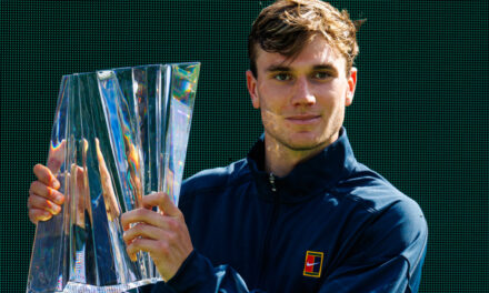 Draper si fa biondo e Murray ironizza: “Un uccello ti ha depositato qualcosa in testa”