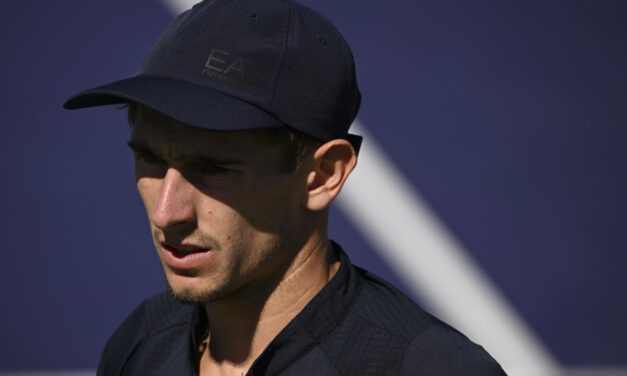 Giornata nera: Arnaldi subito fuori a Hangzhou, Sonego e Darderi ko a Chengdu