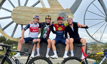Jannik Sinner attende il ritorno in campo e intanto… pedala