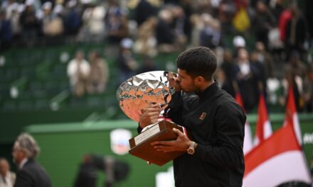 Carlos Alcaraz trionfa a Montecarlo. Lorenzo Musetti si arrende solo al terzo set