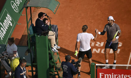 Zverev affranto: “La palla non viaggia, non so che stia succedendo”