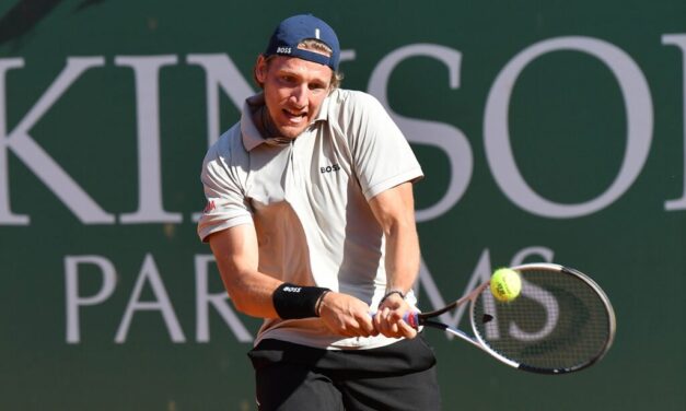 Grande pubblico a Monza nella giornata inaugurale. Avanti cinque azzurri