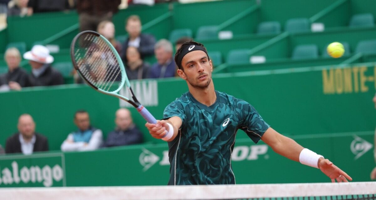 Vittoria in rimonta per Lorenzo Musetti a Montecarlo: sconfitto Bu all’esordio