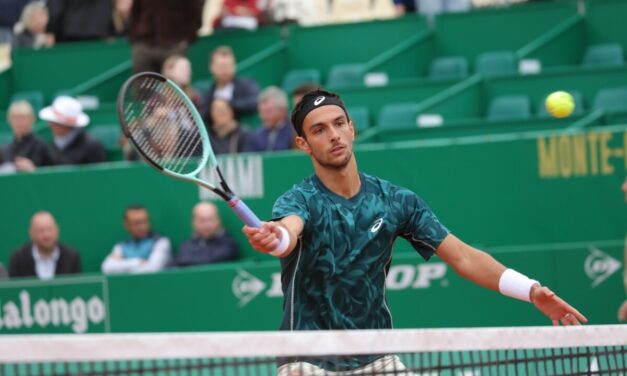 Vittoria in rimonta per Lorenzo Musetti a Montecarlo: sconfitto Bu all’esordio